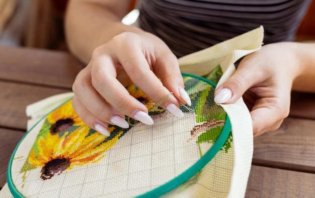 ręczne hafty w pracowni